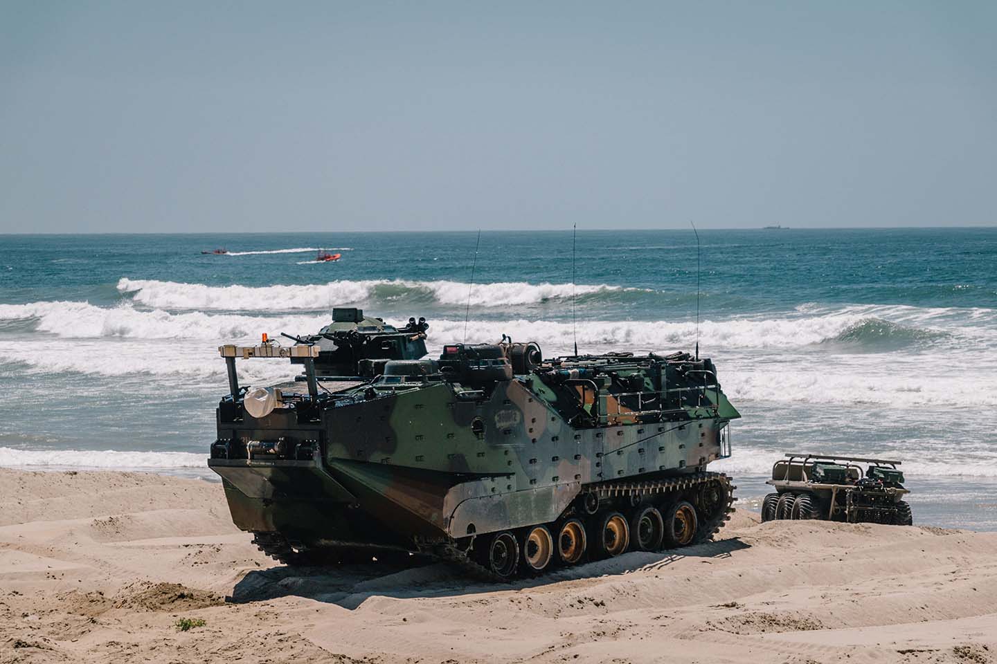 During the exercise, APL’s SUSVs were called upon to provide flank security for USMC amphibious assault forces