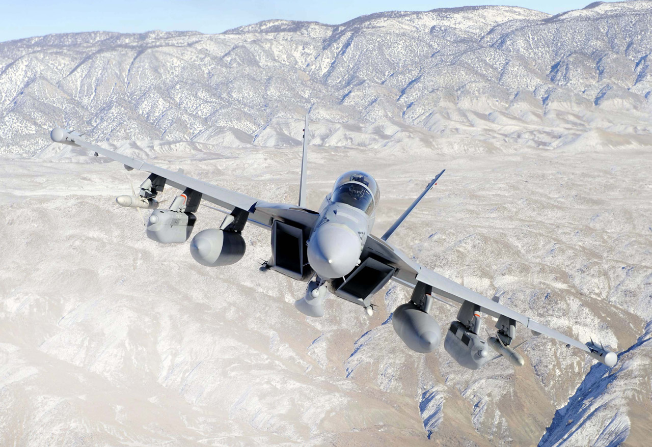 Aircraft in flight (Credit: U.S. Navy)