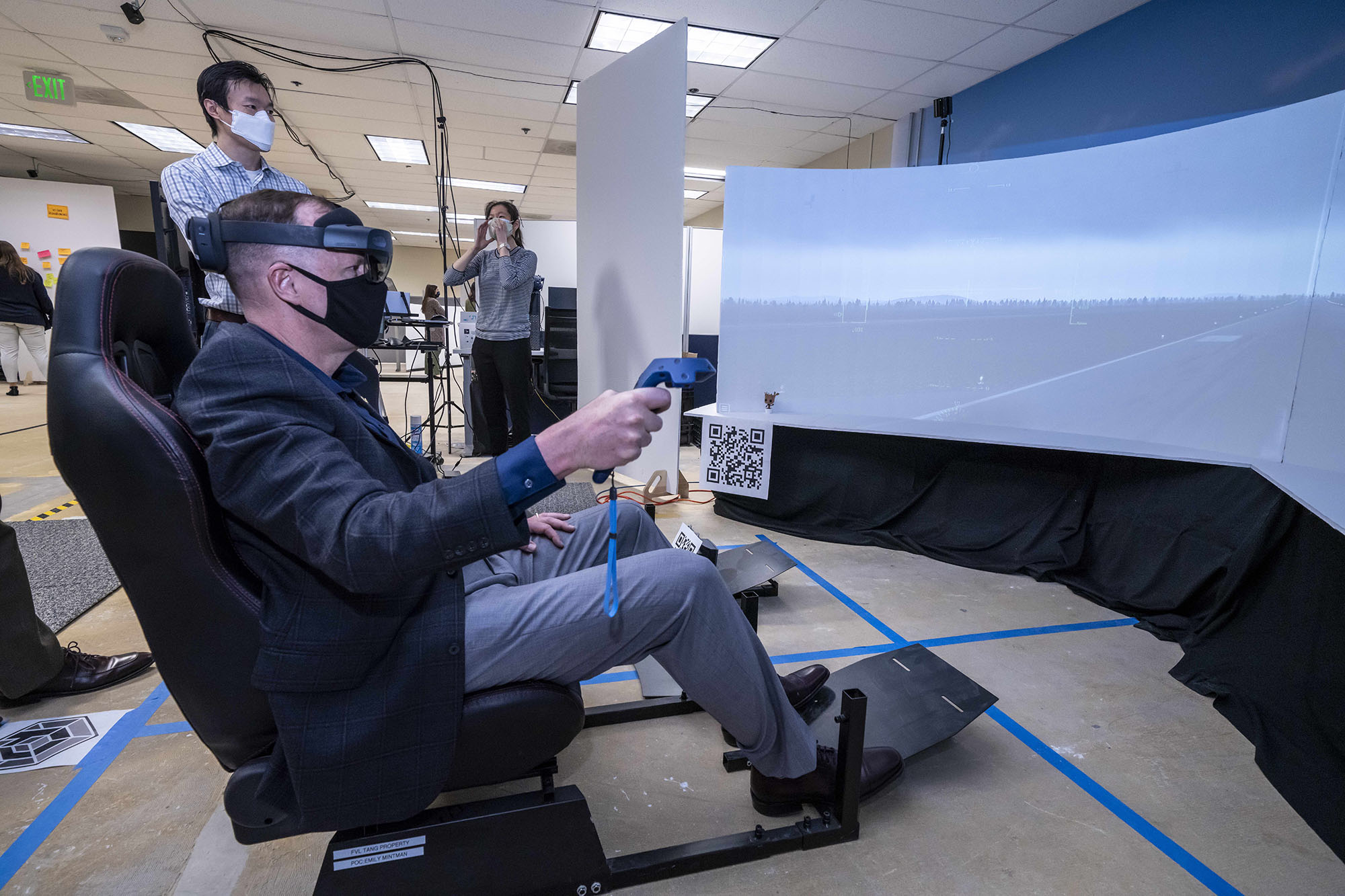 Lt. Gen. Mark Wise tests out the testbed simulator. 