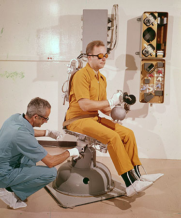 APL develops rotatable litter chair for Skylab (1973)