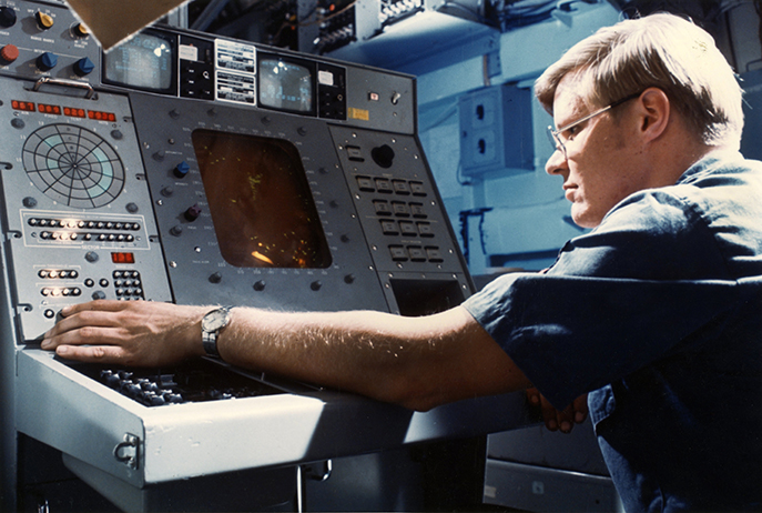 AN/SYS-1 operator on board USS Somers (DDG-34) (1970)