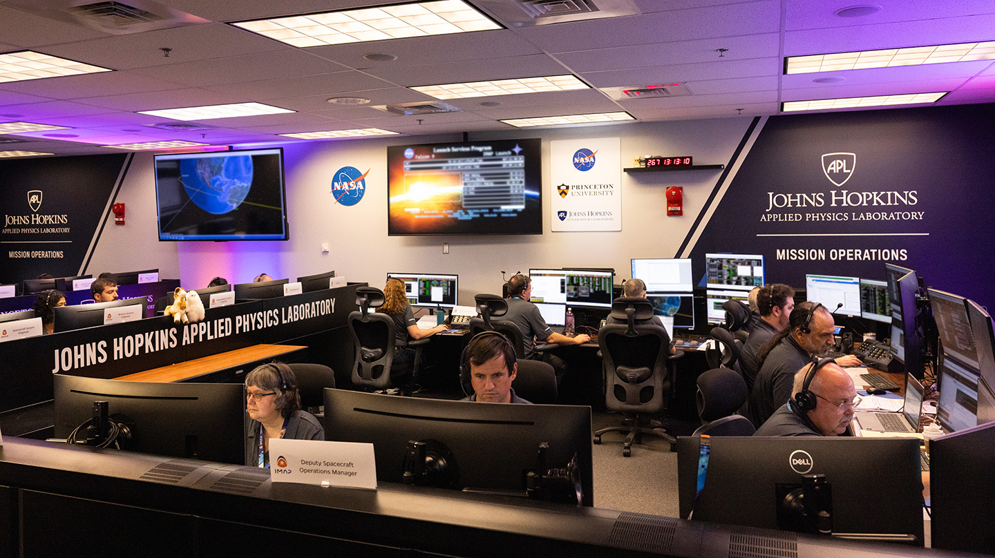 Flight controllers and spacecraft team members monitor IMAP from the Mission Operations Center at APL (Credit: Johns Hopkins APL)