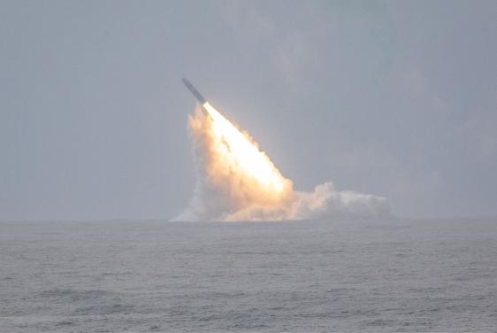 An unarmed Trident II D5LE missile launches from the USS Louisiana during Demonstration and Shakedown Operation-32 (DASO-32), indicating the readiness of the submarine’s strategic weapon system and crew following an engineered refueling overhaul. Credit: U.S. Navy